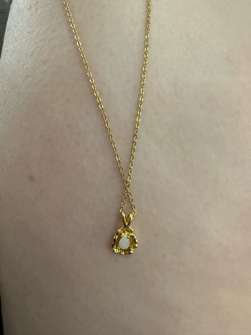 Source Unknown Gold Teardrop Necklace with White Stone